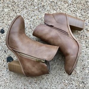 FAUX LEATHER BOOTIES